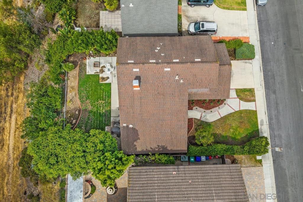 Image 2 of property listing at 10575 Canyon Lake Dr, San Diego, CA 92131