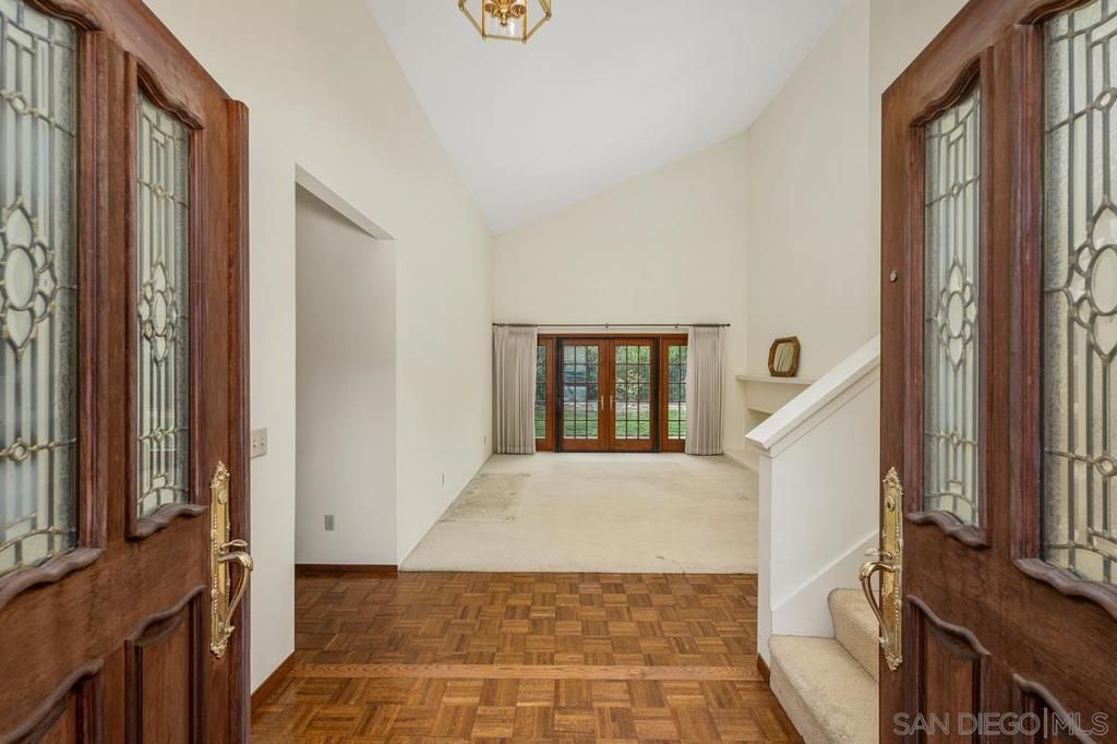 Image 5 of property listing at 10575 Canyon Lake Dr, San Diego, CA 92131