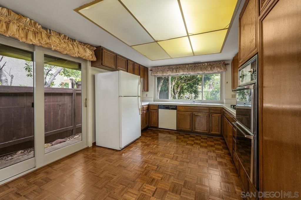 Image 9 of property listing at 10575 Canyon Lake Dr, San Diego, CA 92131