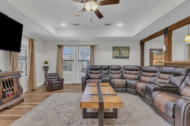 906 Griffith Avenue, Terrell, TX 75160