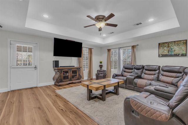 906 Griffith Avenue, Terrell, TX 75160