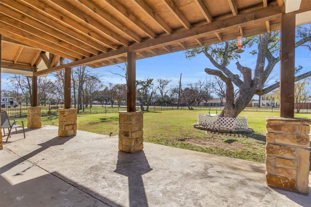 906 Griffith Avenue, Terrell, TX 75160