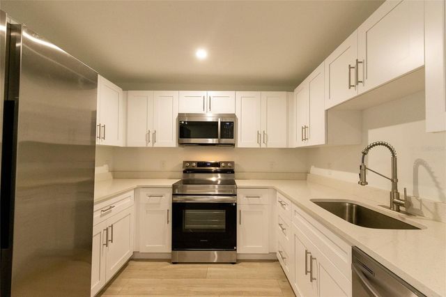 216 24TH STREET NE, Bradenton, FL 34208