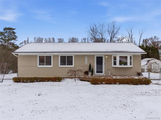9368 Debby Jo Drive, Village Of Clarkston, MI 48346