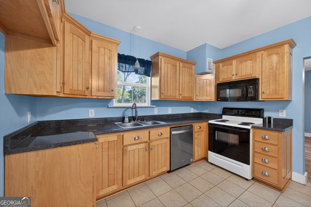 98 S 5th Street, Colbert, GA 30628