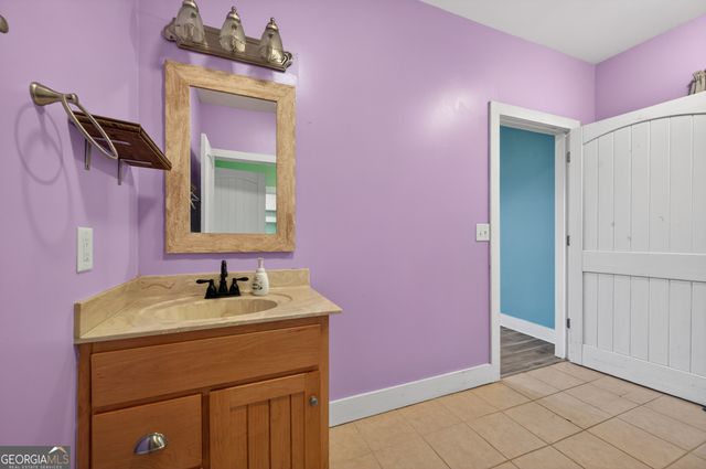 98 S 5th Street, Colbert, GA 30628