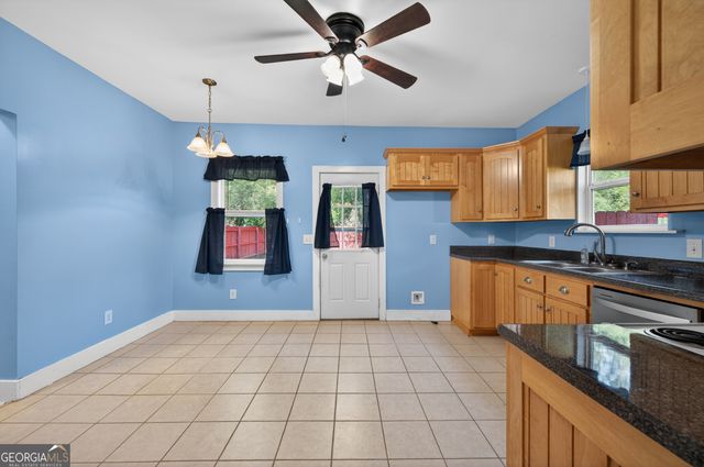 98 S 5th Street, Colbert, GA 30628