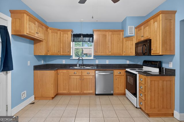 98 S 5th Street, Colbert, GA 30628
