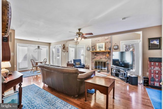 5272 ELLICOTT DR, Centreville, VA 20120