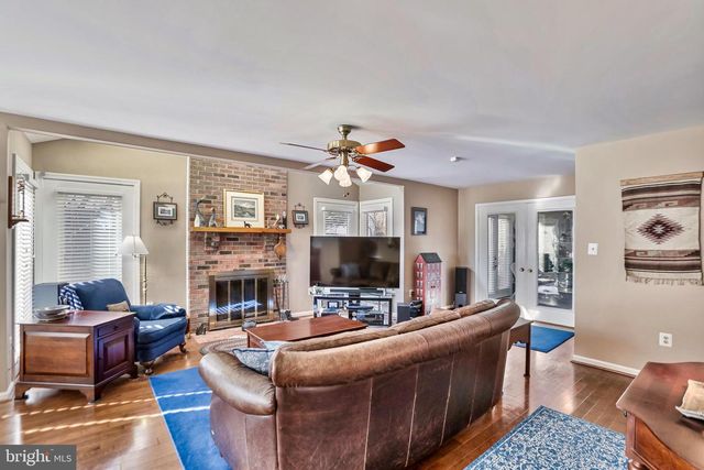 5272 ELLICOTT DR, Centreville, VA 20120