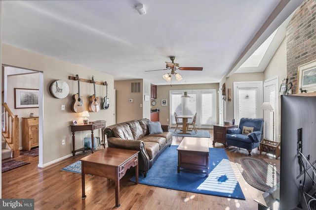 5272 ELLICOTT DR, Centreville, VA 20120