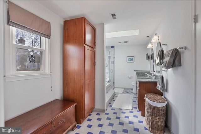 5272 ELLICOTT DR, Centreville, VA 20120