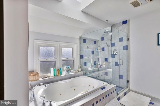 5272 ELLICOTT DR, Centreville, VA 20120