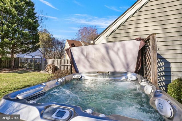 5272 ELLICOTT DR, Centreville, VA 20120