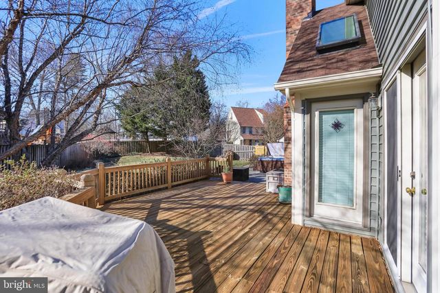 5272 ELLICOTT DR, Centreville, VA 20120