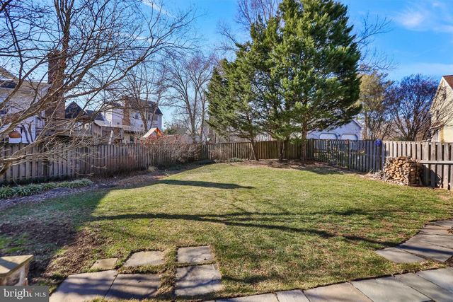 5272 ELLICOTT DR, Centreville, VA 20120