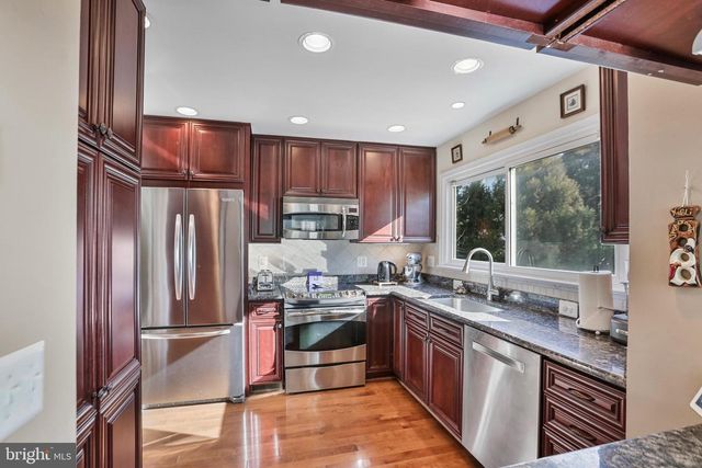 5272 ELLICOTT DR, Centreville, VA 20120