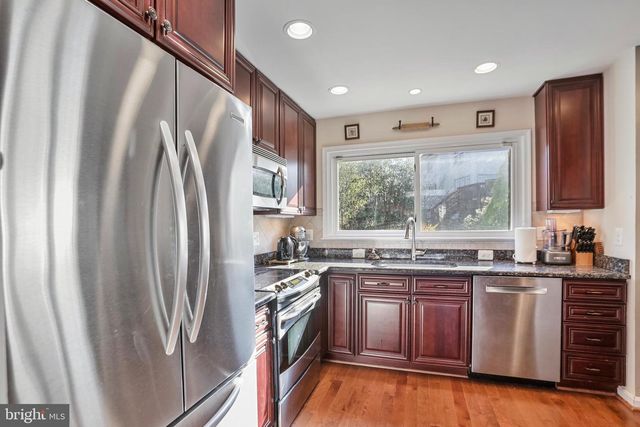 5272 ELLICOTT DR, Centreville, VA 20120