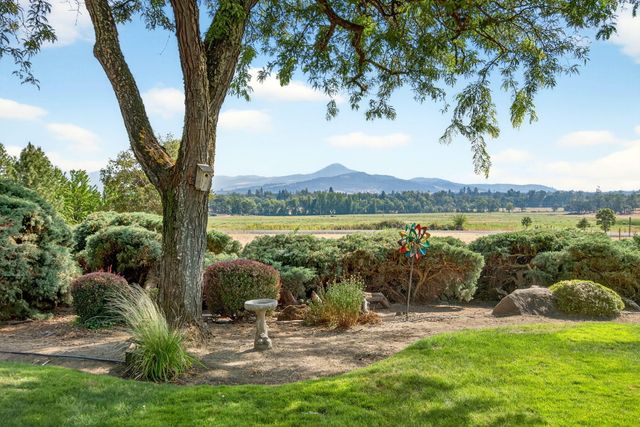 1773 Alta Vista Road, Eagle Point, OR 97524