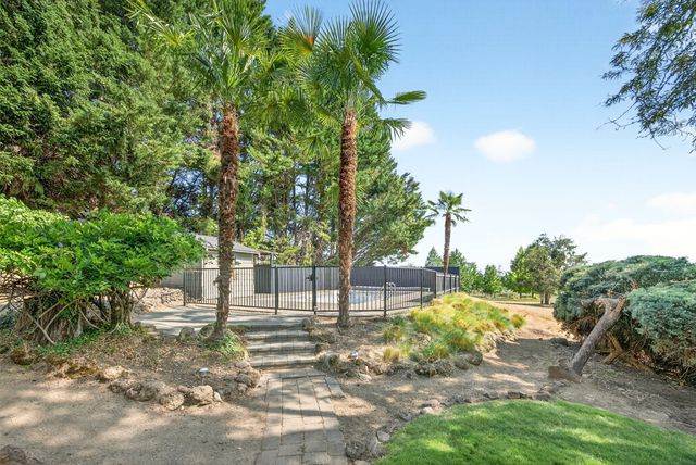 1773 Alta Vista Road, Eagle Point, OR 97524