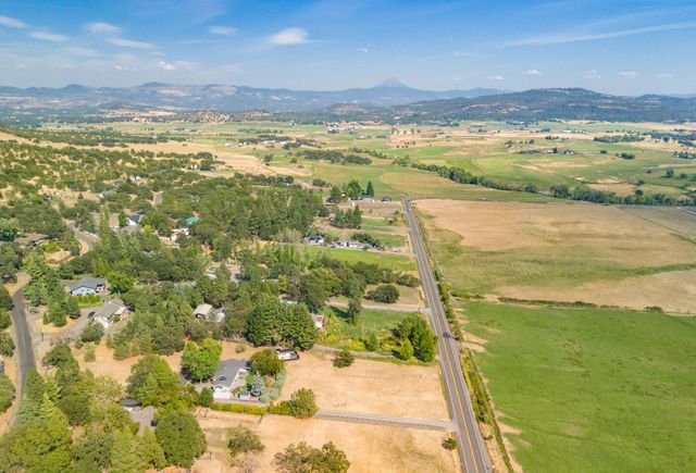 1773 Alta Vista Road, Eagle Point, OR 97524