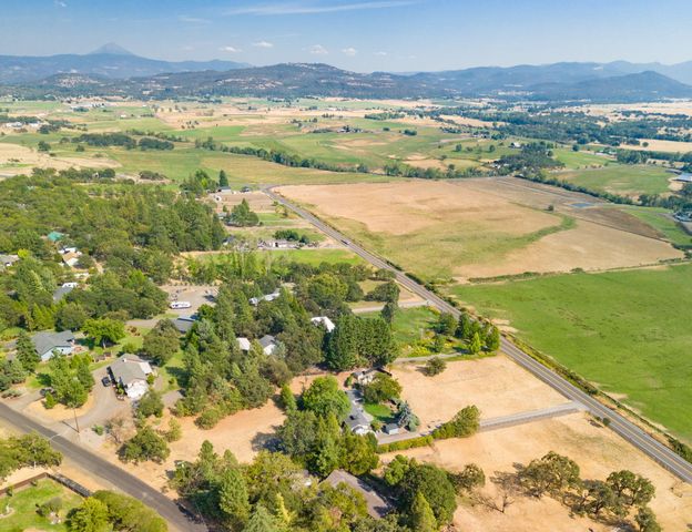 1773 Alta Vista Road, Eagle Point, OR 97524