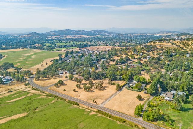 1773 Alta Vista Road, Eagle Point, OR 97524