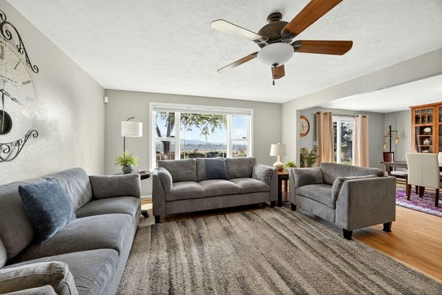 1773 Alta Vista Road, Eagle Point, OR 97524