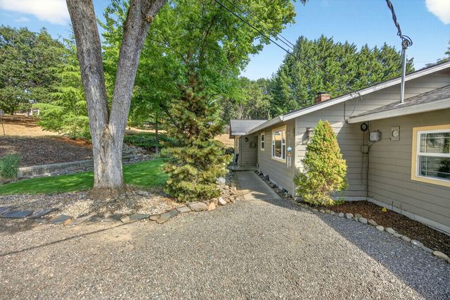 1773 Alta Vista Road, Eagle Point, OR 97524