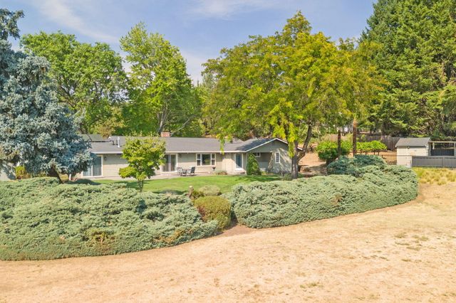 1773 Alta Vista Road, Eagle Point, OR 97524