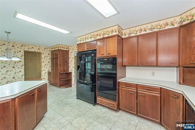 15-15 Jordan Road, Fair Lawn, NJ 07410