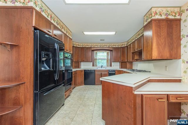 15-15 Jordan Road, Fair Lawn, NJ 07410