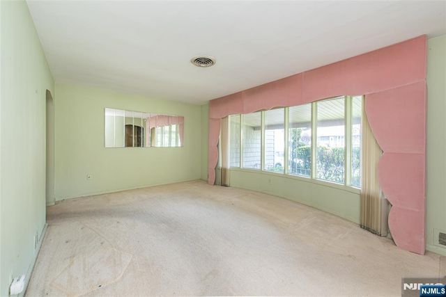 15-15 Jordan Road, Fair Lawn, NJ 07410