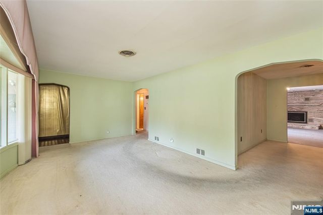 15-15 Jordan Road, Fair Lawn, NJ 07410