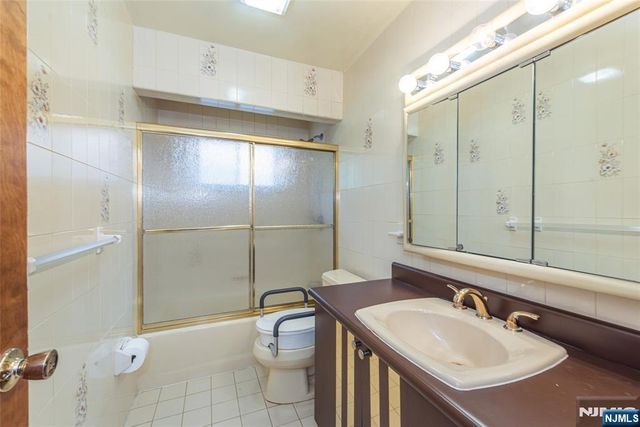 15-15 Jordan Road, Fair Lawn, NJ 07410