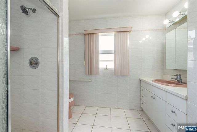 15-15 Jordan Road, Fair Lawn, NJ 07410