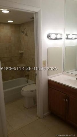 3670 Inverrary Dr 1U, Lauderhill, FL 33319