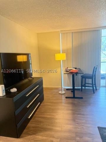 3670 Inverrary Dr 1U, Lauderhill, FL 33319
