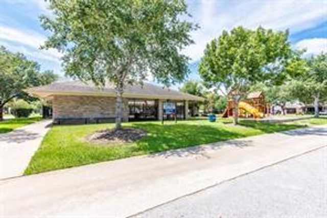 1835 Oak Ridge Drive, Kemah, TX 77565