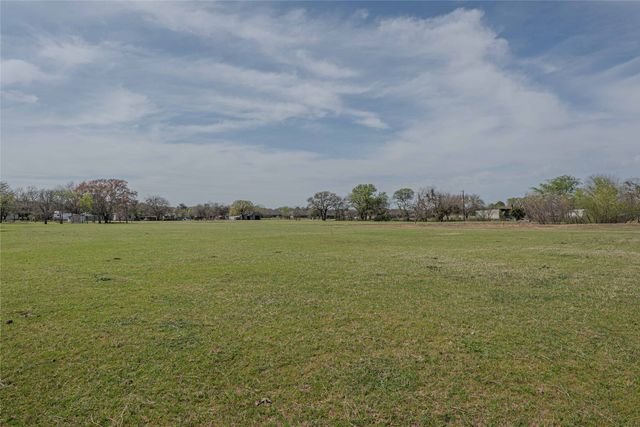 924 Fox Lane, Azle, TX 76020