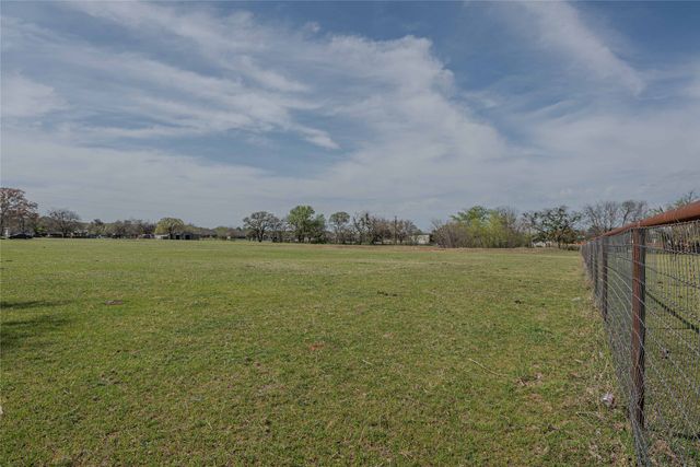 924 Fox Lane, Azle, TX 76020