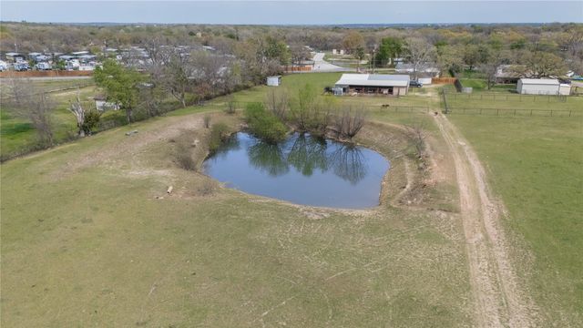 924 Fox Lane, Azle, TX 76020