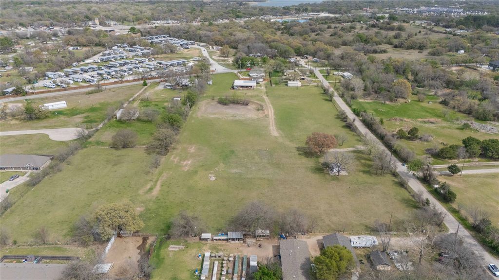 924 Fox Lane, Azle, TX 76020