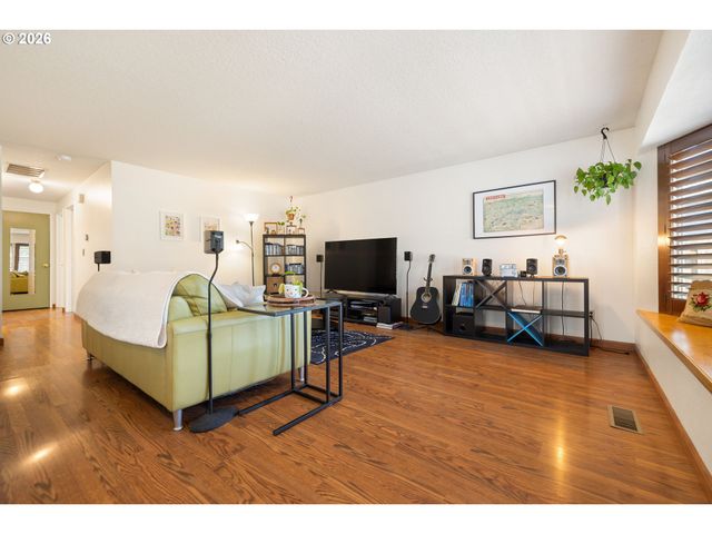 13145 Sw SHORE Dr, Tigard, OR 97223