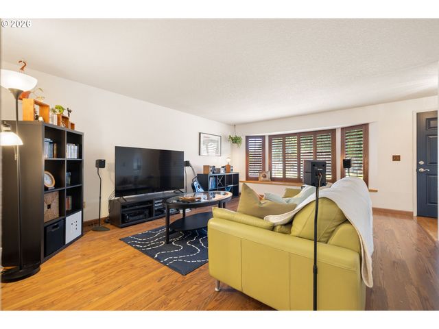 13145 Sw SHORE Dr, Tigard, OR 97223