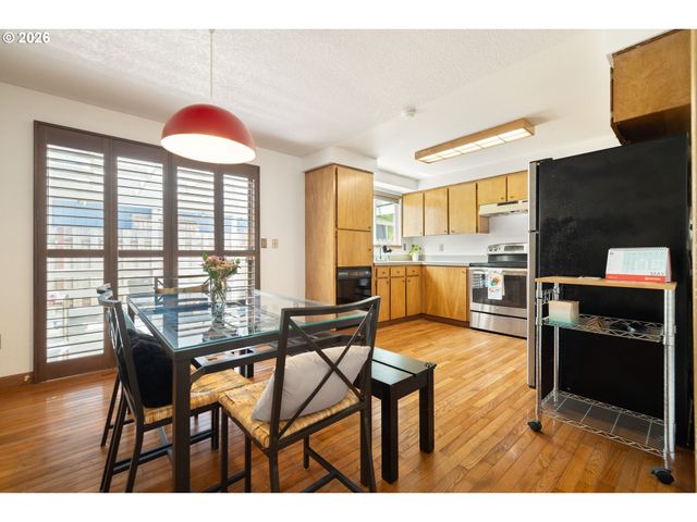 13145 Sw SHORE Dr, Tigard, OR 97223