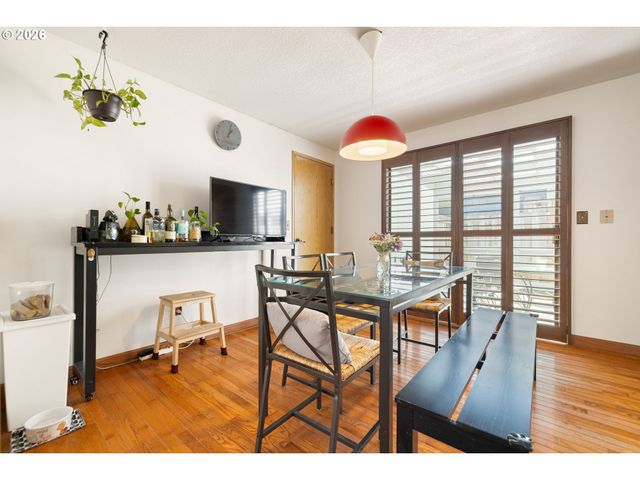 13145 Sw SHORE Dr, Tigard, OR 97223