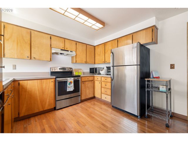 13145 Sw SHORE Dr, Tigard, OR 97223