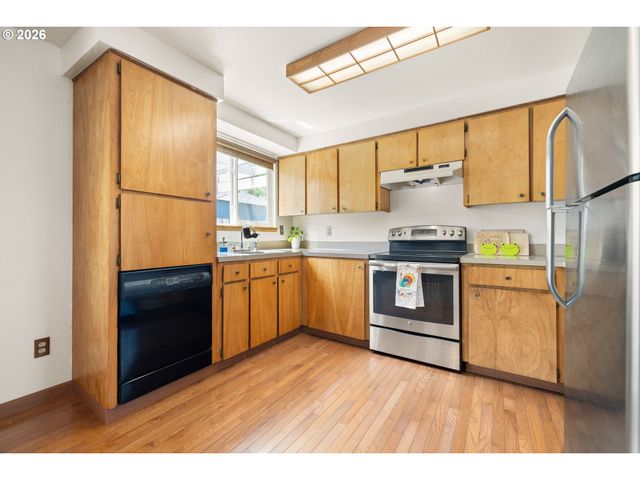 13145 Sw SHORE Dr, Tigard, OR 97223