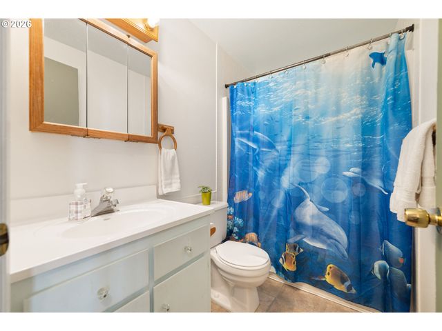 13145 Sw SHORE Dr, Tigard, OR 97223